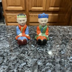 Vintage Porcelain Chinese Man and Woman Boy and Girl Salt and Pepper Shakers.  Preowned some minor paint wear due to age.  No stoppers.  See pictures.