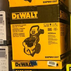 Presure Washer Dewalt  3300 Psi Powered Byhonda!
