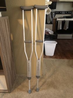 5’2-5’10 Crutches