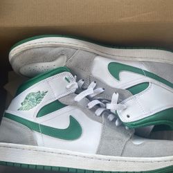 Jordan 1 Pine Green Mid