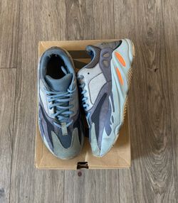 Yeezy 700 blue teal size 9