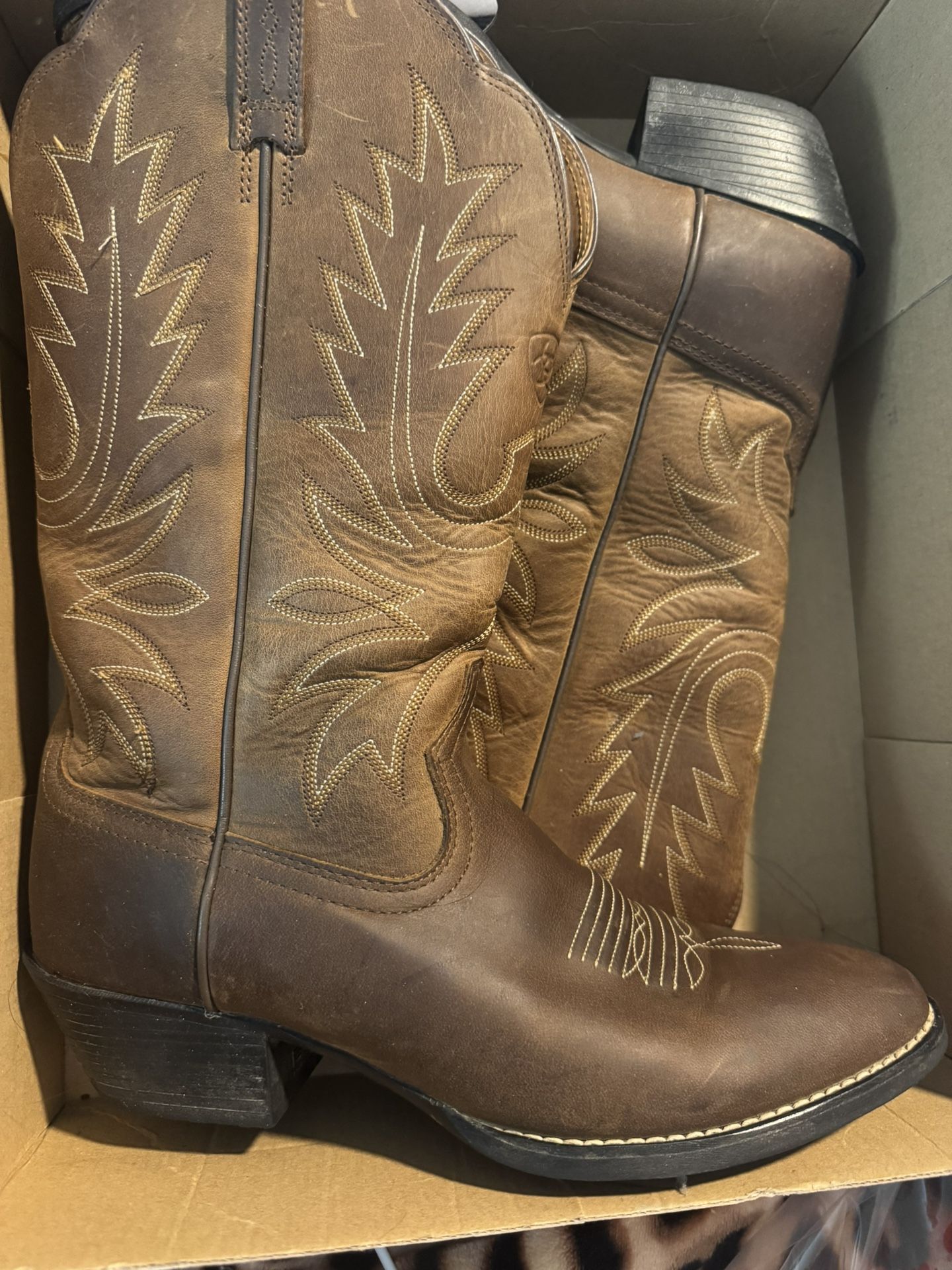 Women’s Ariat Boots Size 8.5