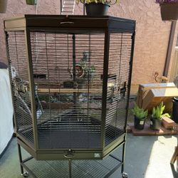 Prevue Corner Bird Cage with Playtop