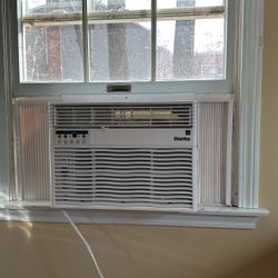 Danby Window A/C. 1yr Old. Bluetooth/app. Costco