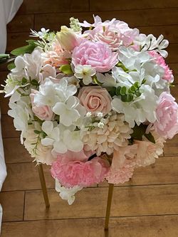 Centerpiece Stand with Flowers