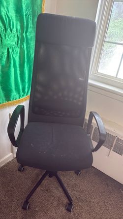Black High-Back Mesh Office Chair