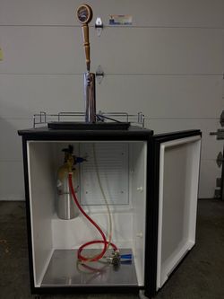Kenmore Beer Kegerator! Excellent Shape only used once!