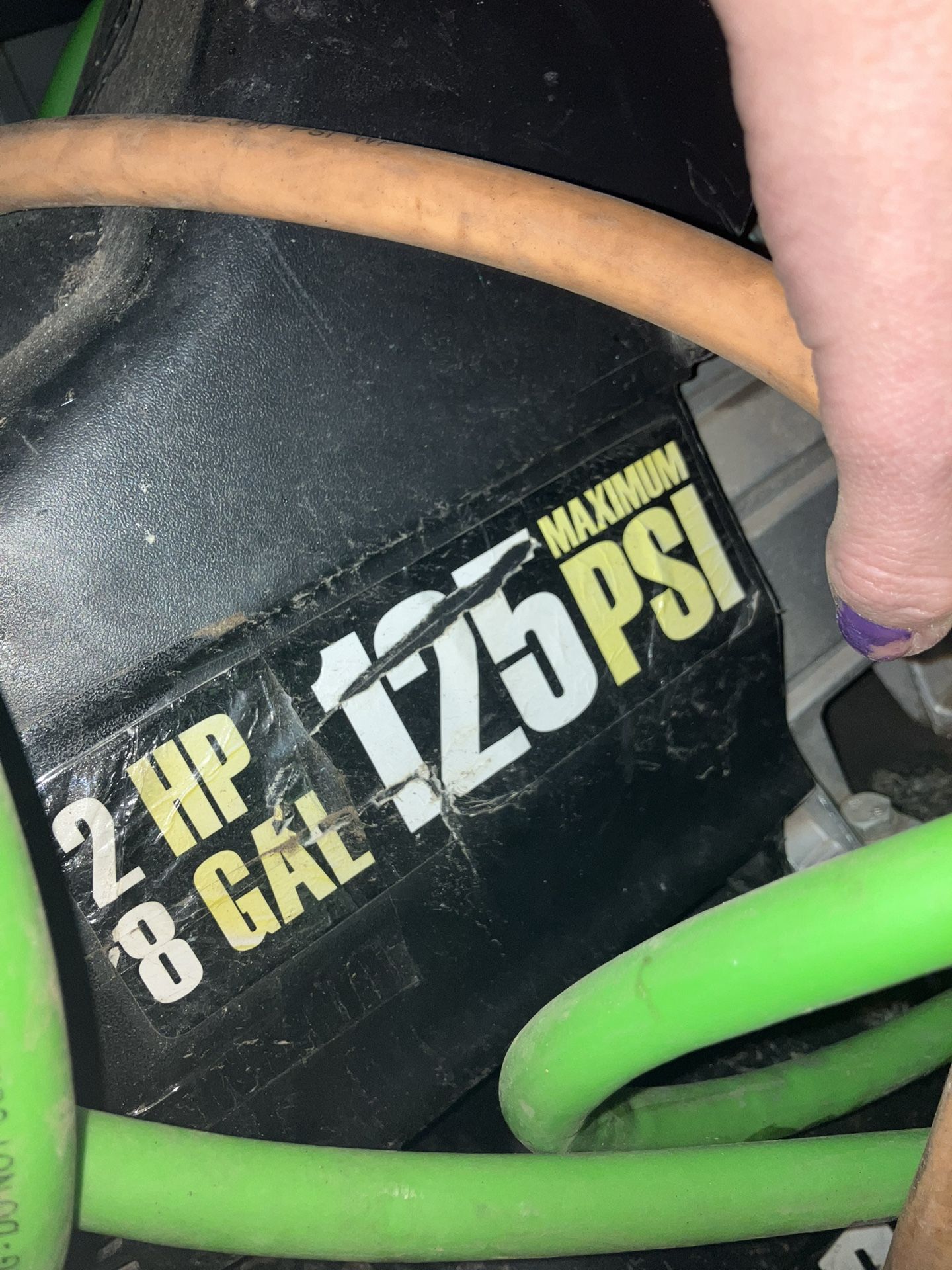 8 Gallon 125 Psi Air Compressor  Oil