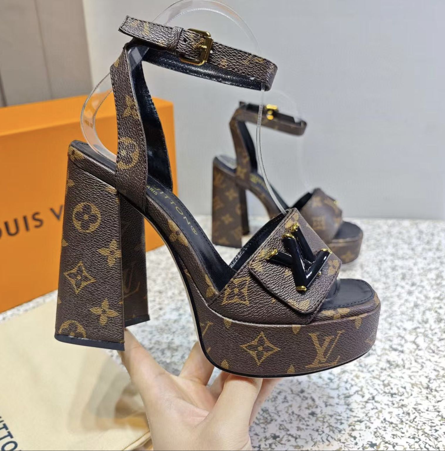 LV PLATFORM SANDALS US size 8 NEW