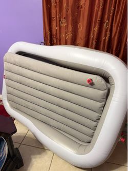 Kids air mattress with electric pump