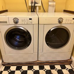 Frigidaire Washer & Dryer (Gas-Handy Man Special)  Stacked or side by side.