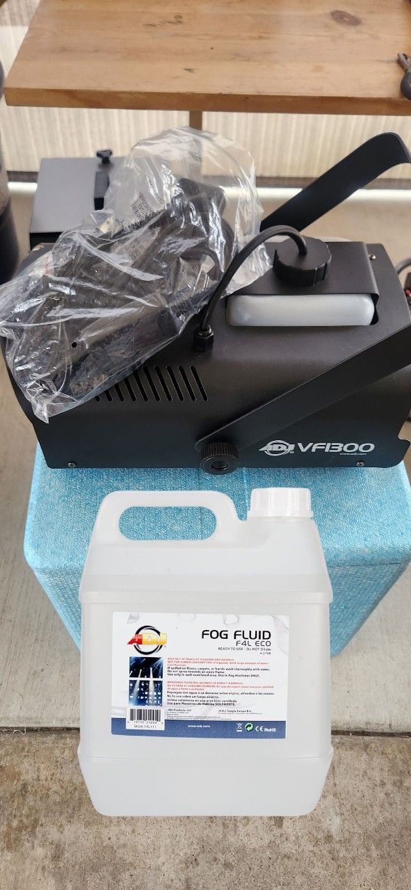 ADJ VF1(contact info removed) Watt Portable Fog Machine with Remote Control Plus 1 Gallon fog juice