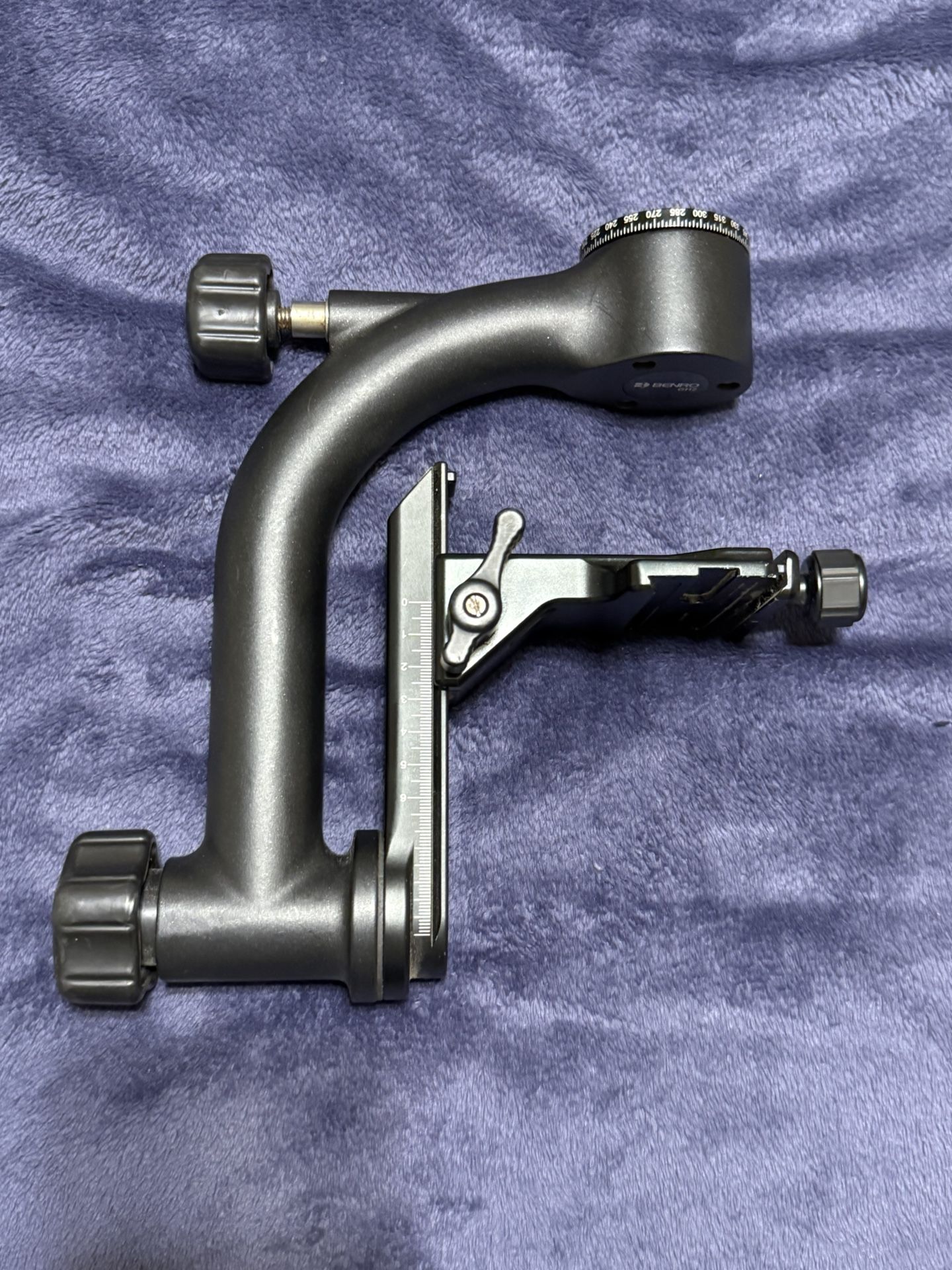 Benro GH2 Gimbal Head w PL100 Plate (GH2B0 000890)