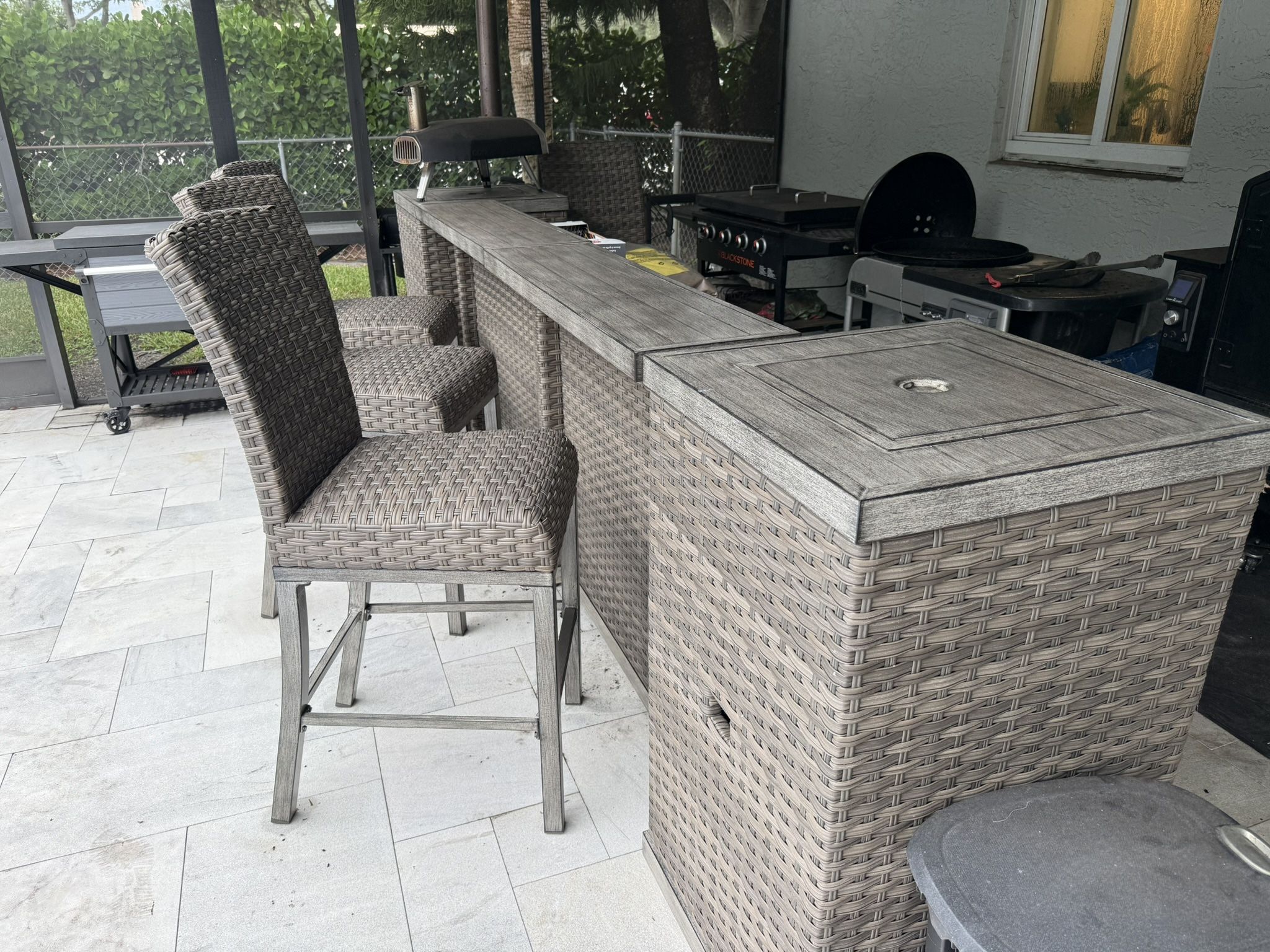 Sunvilla Diego 8-piece Modular Outdoor Patio Bar Set With 2 Fire Towers