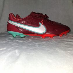Nike Tiempo Cleats Size 10 NEW