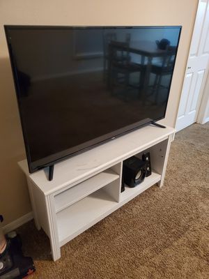 Photo 50 inch 4k TV w/ Tv Table