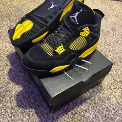 Jordan 4 Retro Thunders