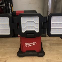 Milwaukee M18 ROVER Dual Power Triple-Panel Flood & Area Light (Bare Tool)
