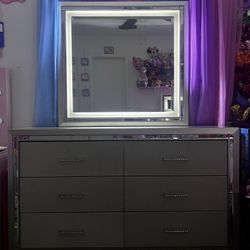 Twin Lighted Bed, Nightstand, Lighted Mirror With Dresser!