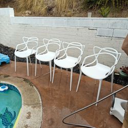 Set of 4 Modern White Indoor/Outdoor Dining Chairs