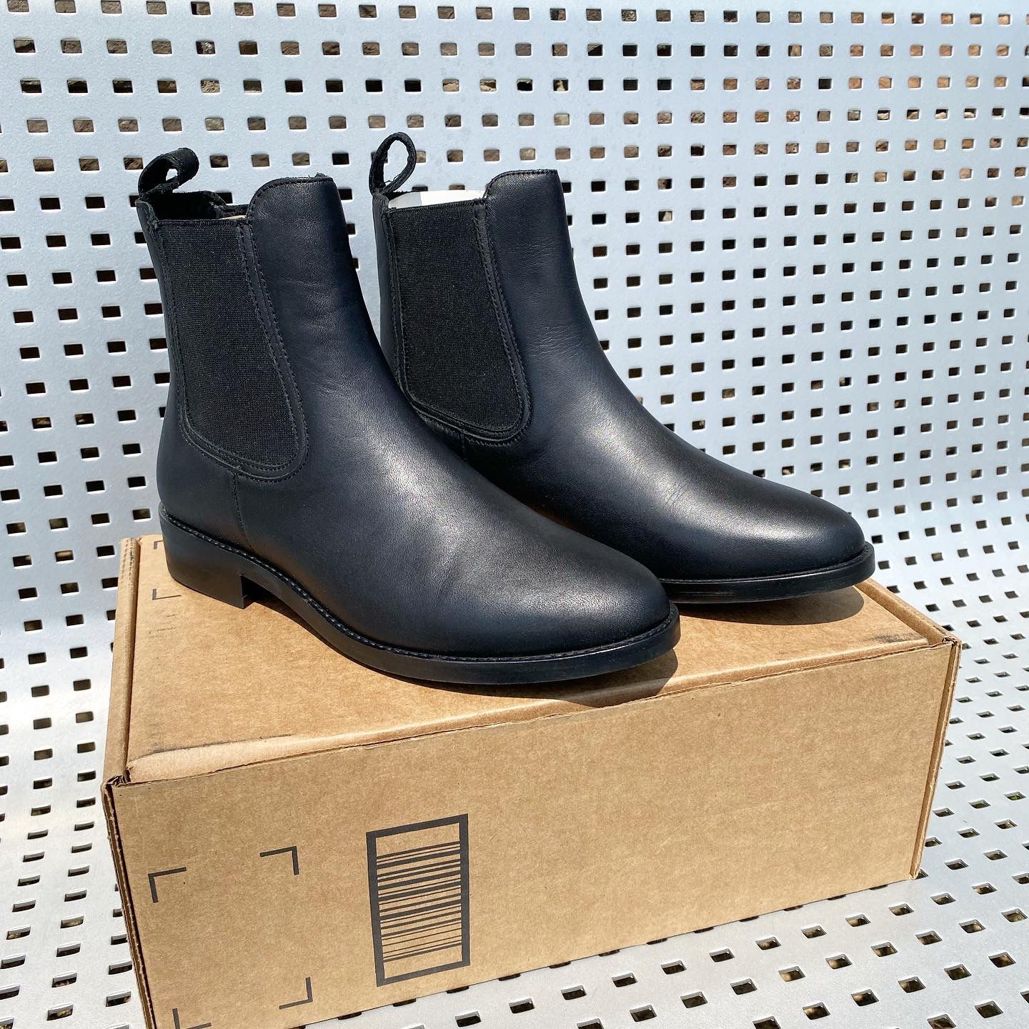 Ladies Chelsea Boots Size 7.5 Black