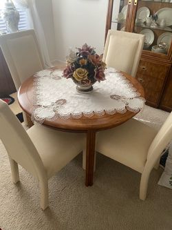 Round Wood Dining Table with 4 Chairs
