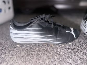 Kids soccer shoes