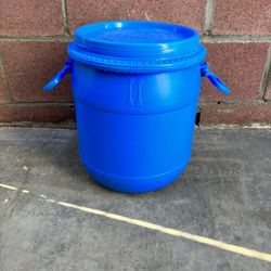 Chicken 🐓 Feed Container