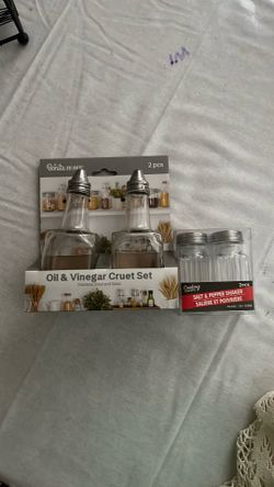Oil & vinegar / salt & pepper