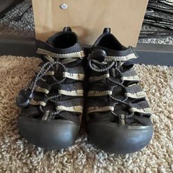 Keen Sandals/ Size 2