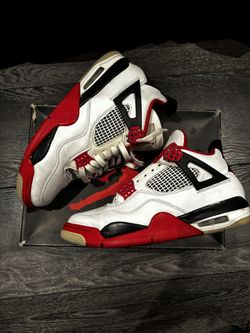 Jordan 4 Fire Reds Size 9 (SEND OFFER)