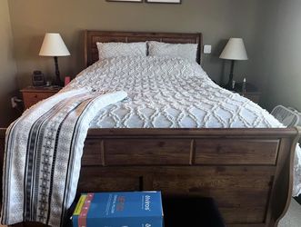 Solid wood Frame bed! (REDUCED PRICE)