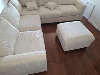 New 99x99 sectional couch / free delivery