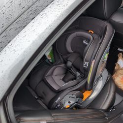 CHICCO FIT4 CAR SEAT FOR SALE !!!!! 