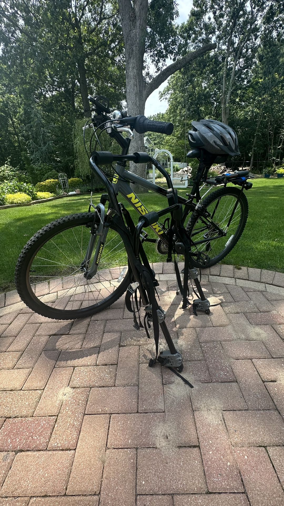 Nishiki 26” Men’s Bike +Helmet+Car Rack + Air pump for Sale in Middle