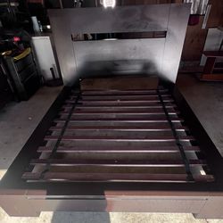 🔥❤️🛏️ 🔥 Queen Size Bed Frame – Modern Style – Only $80 🔥