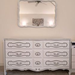 White Antique 9 Drawer French Provincial WOOD Dresser And Mirror. Excellent Condition . Very Study.
