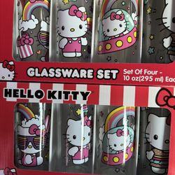 Vasos de Hello Kitty 🎀diseños diferentes muy bonitos 🥰  Tengo dos cajas disponibles 📦📦 Cada caja con 4 vasos en $25  O las dos cajas 📦 📦 por $45