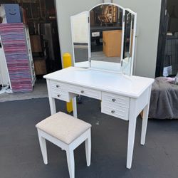 White 5-Drawer Makeup Vanity Set with Tri-fold Mirror and Stool Very Good Condition