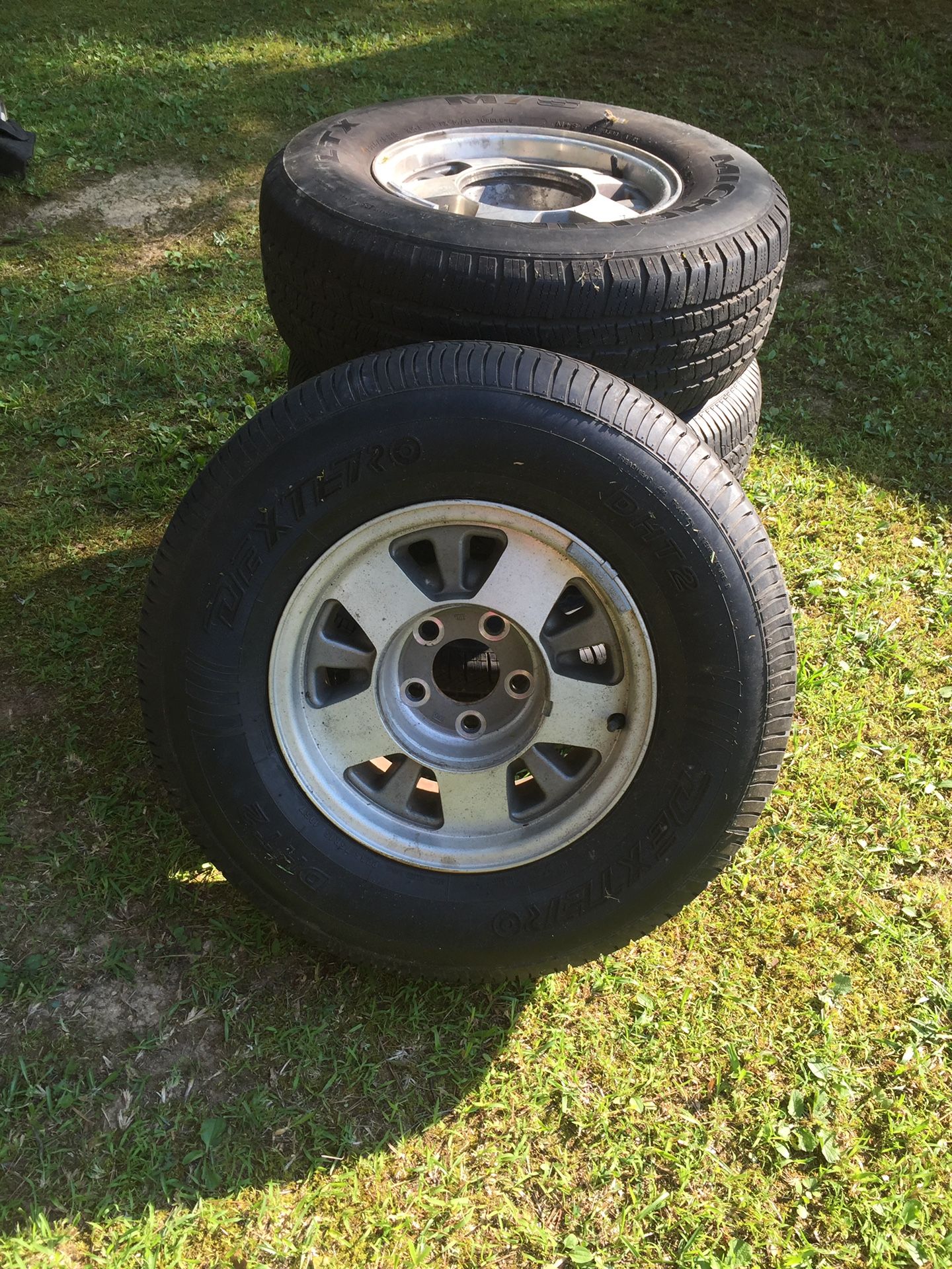 Dextero Tires and rims like new. Silverado original 235/75 R 15