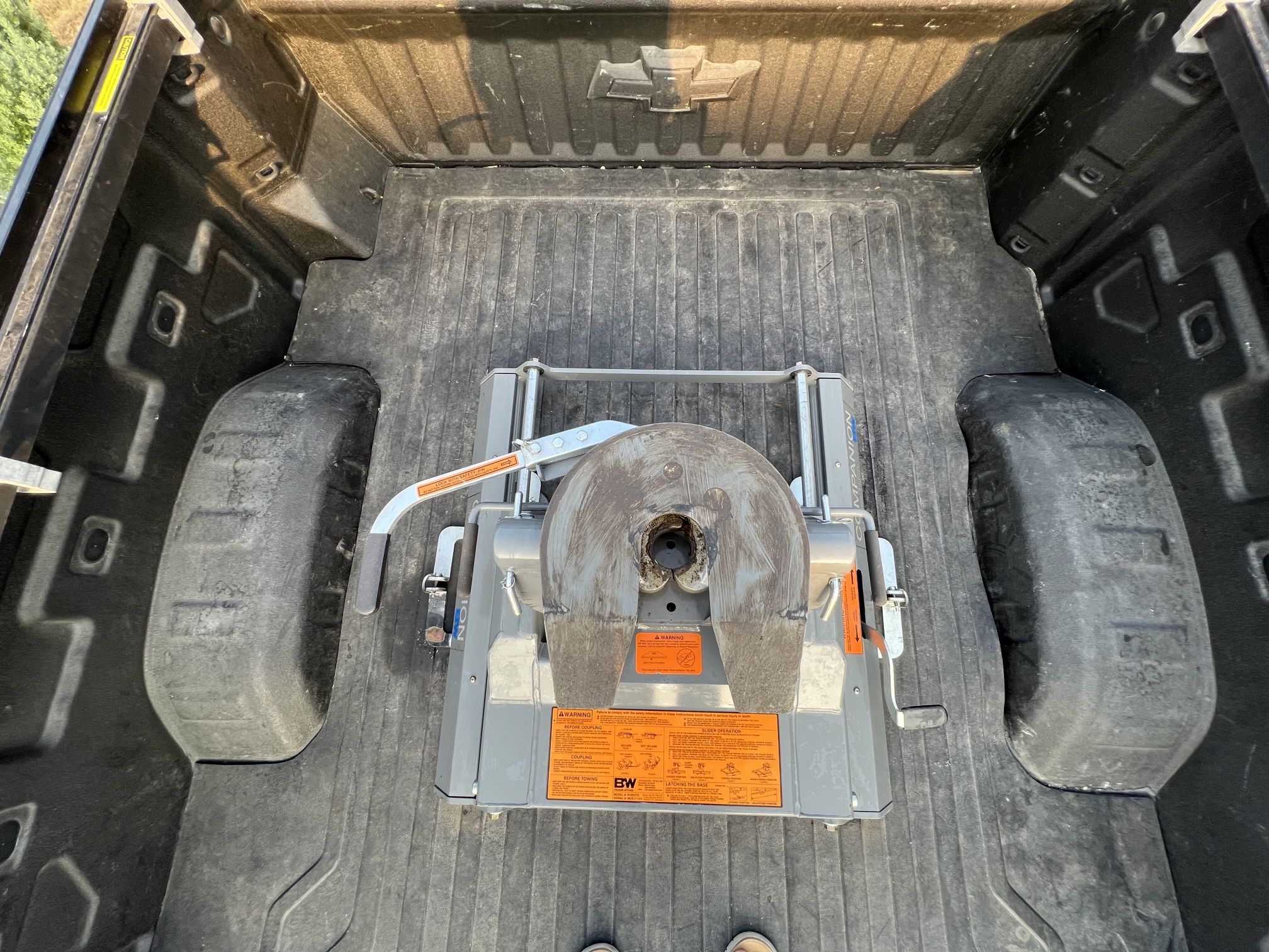 B&W 20k Companion 5th Wheel Hitch with Slider Fits GM Puck System