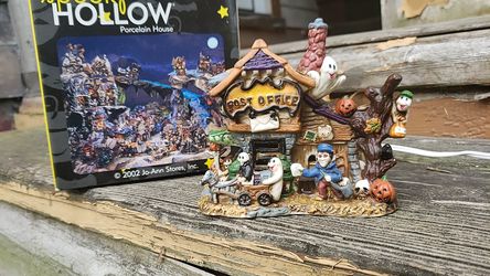 Holloween porcelain house