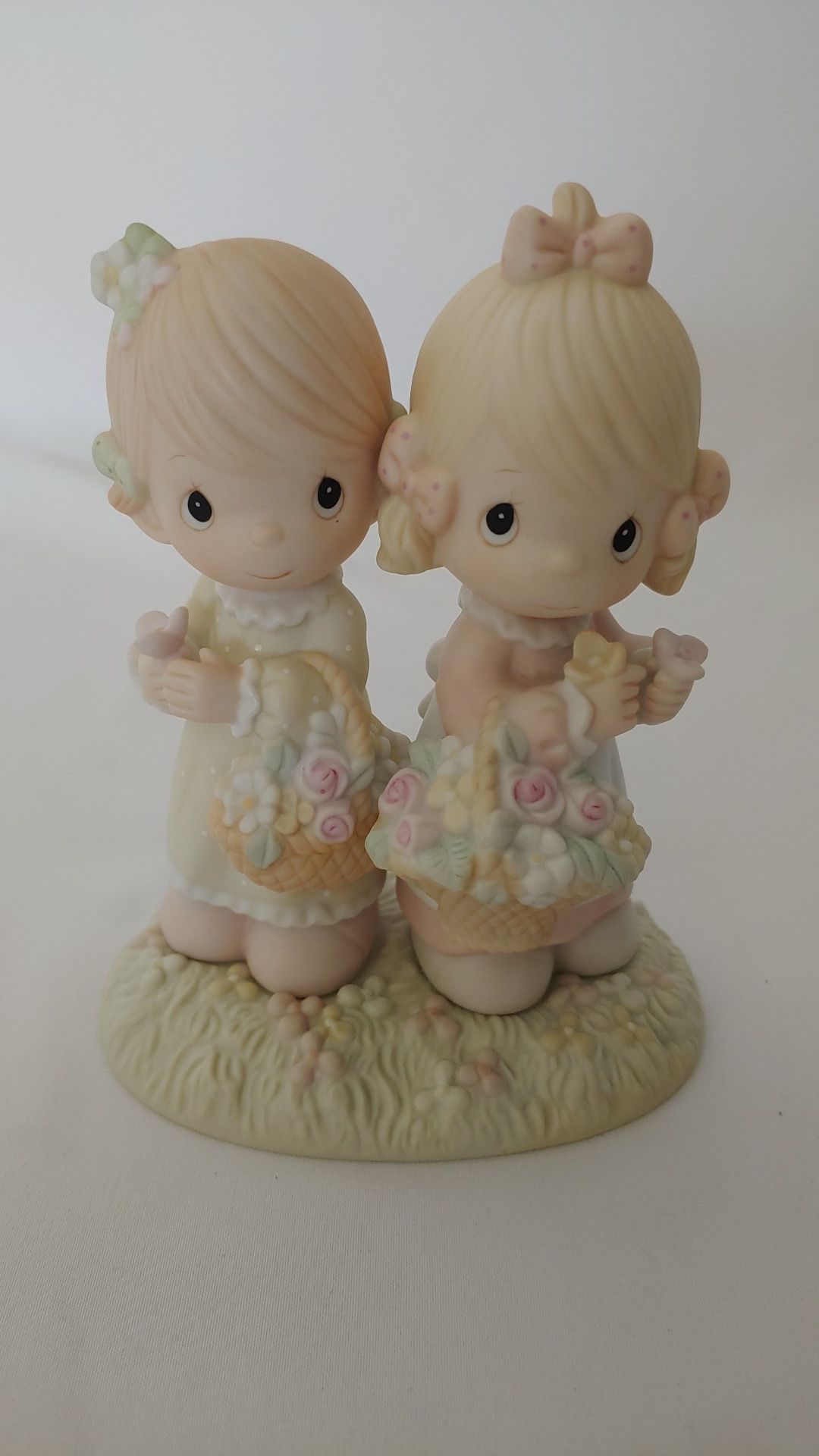 {rs/dt39} Precious Moments Figurine