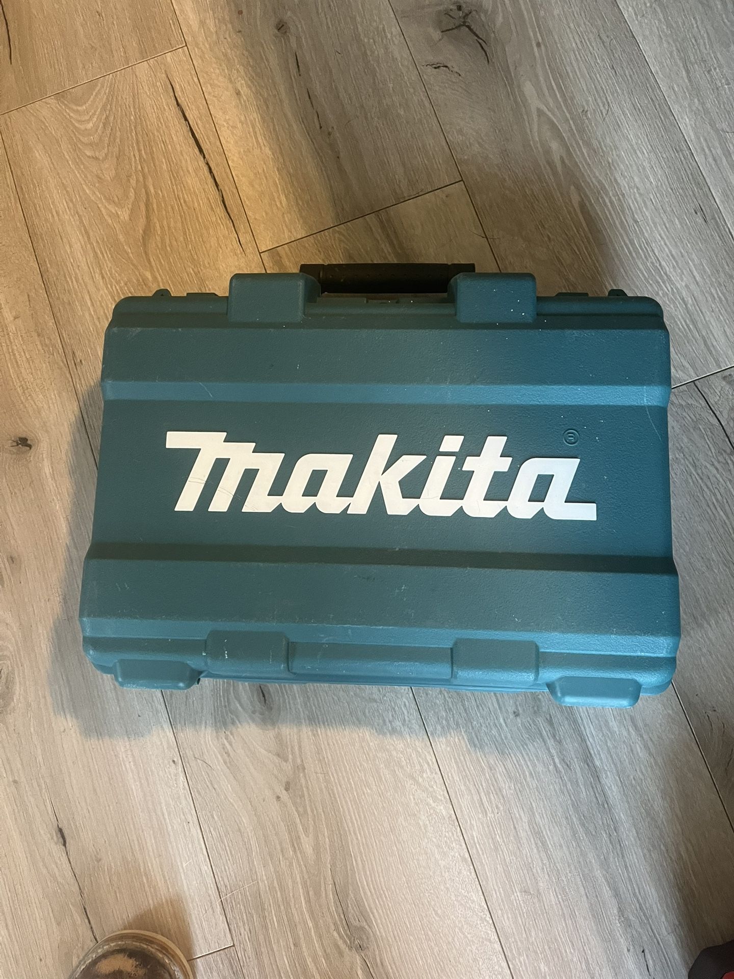 Makita 12v Sawzall (complete Kit)