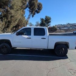 2010 Chevy Silverado 200,00. Didn't Pass Smog Don't Have Time To Fix It Needs To Pass Smog  