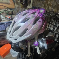 SCHWINN  - BICYCLE HELMET (SIZE M/LG)