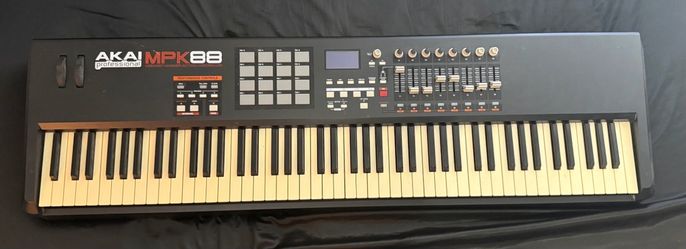 Akai MPK88