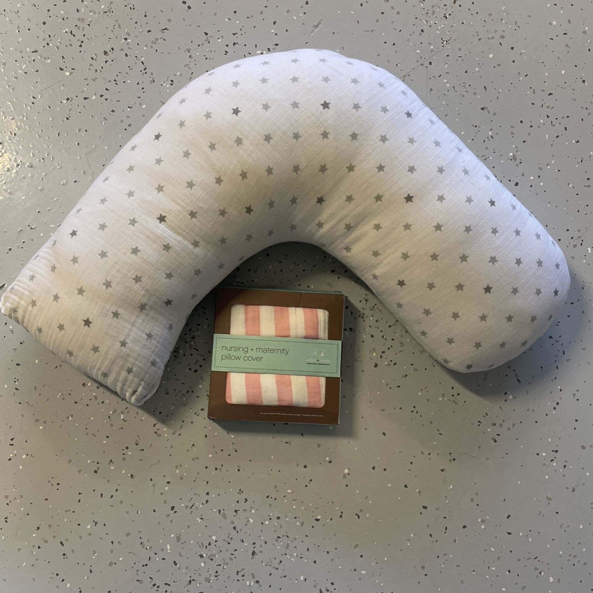 Aden & Anais Nursing Pillow + 2 Covers