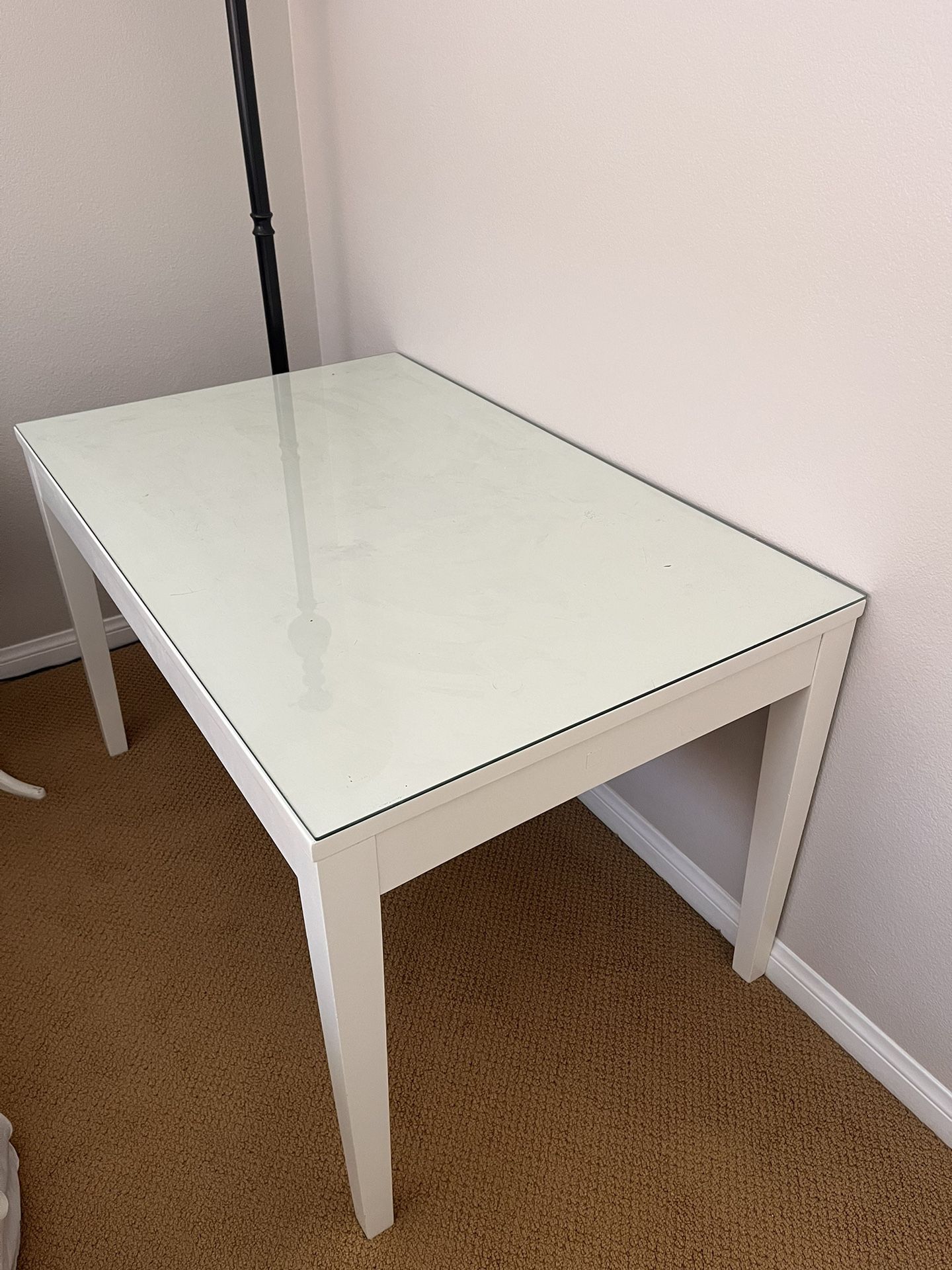 white work table (FREE) *on Hold*