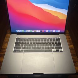 NEW 2019 Macbook Pro 16 Inch 32GB intel i9 8-Core 1TB 70 Count on Battery Charger Included 